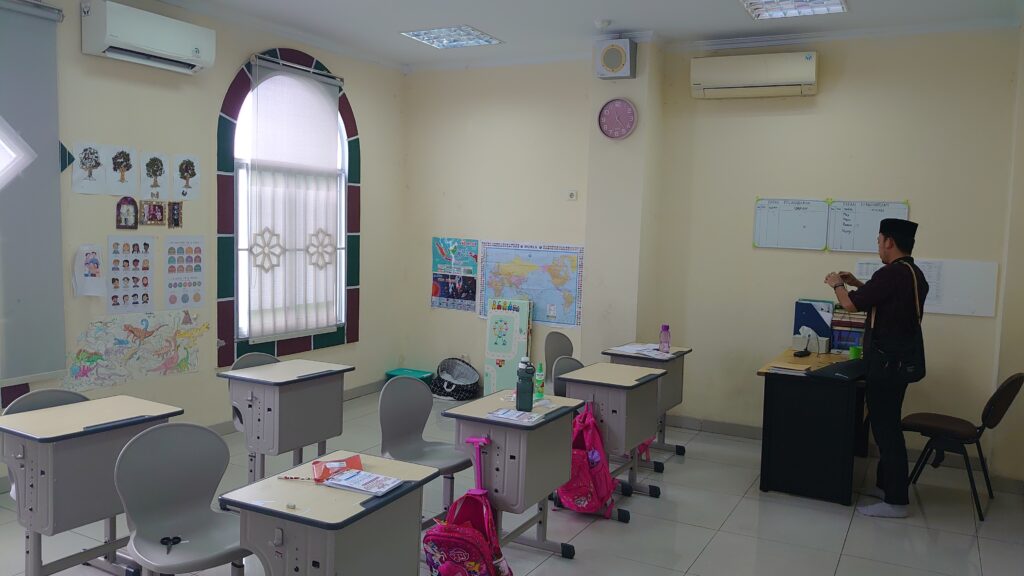 RUANG KELAS SDQ MADANI AL WASHIYYAH