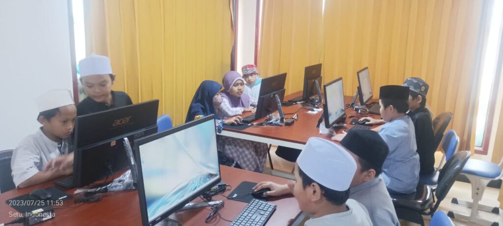 LAB KOMPUTER SDQ MADANI AL WASHIYYAH