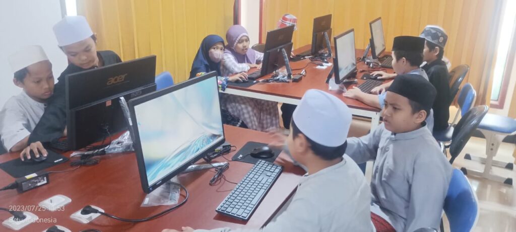 LAB KOMPUTER SDQ MADANI AL WASHIYYAH