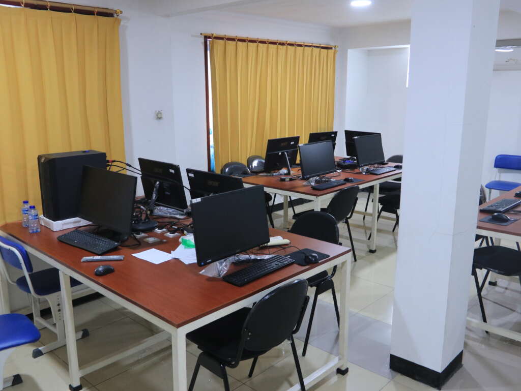 LAB KOMPUTER SDQ MADANI AL WASHIYYAH