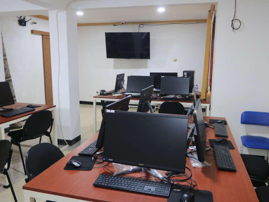 LAB KOMPUTER SDQ MADANI AL WASHIYYAH
