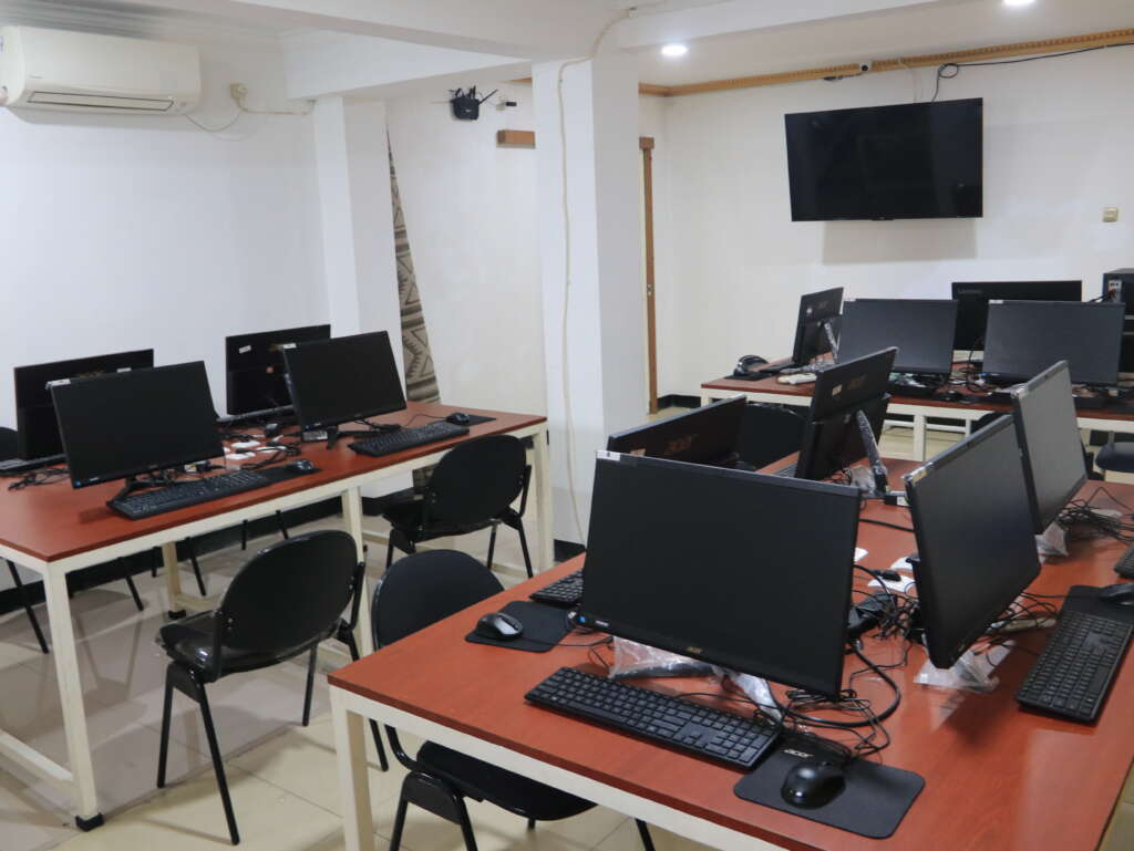 LAB KOMPUTER SDQ MADANI AL WASHIYYAH