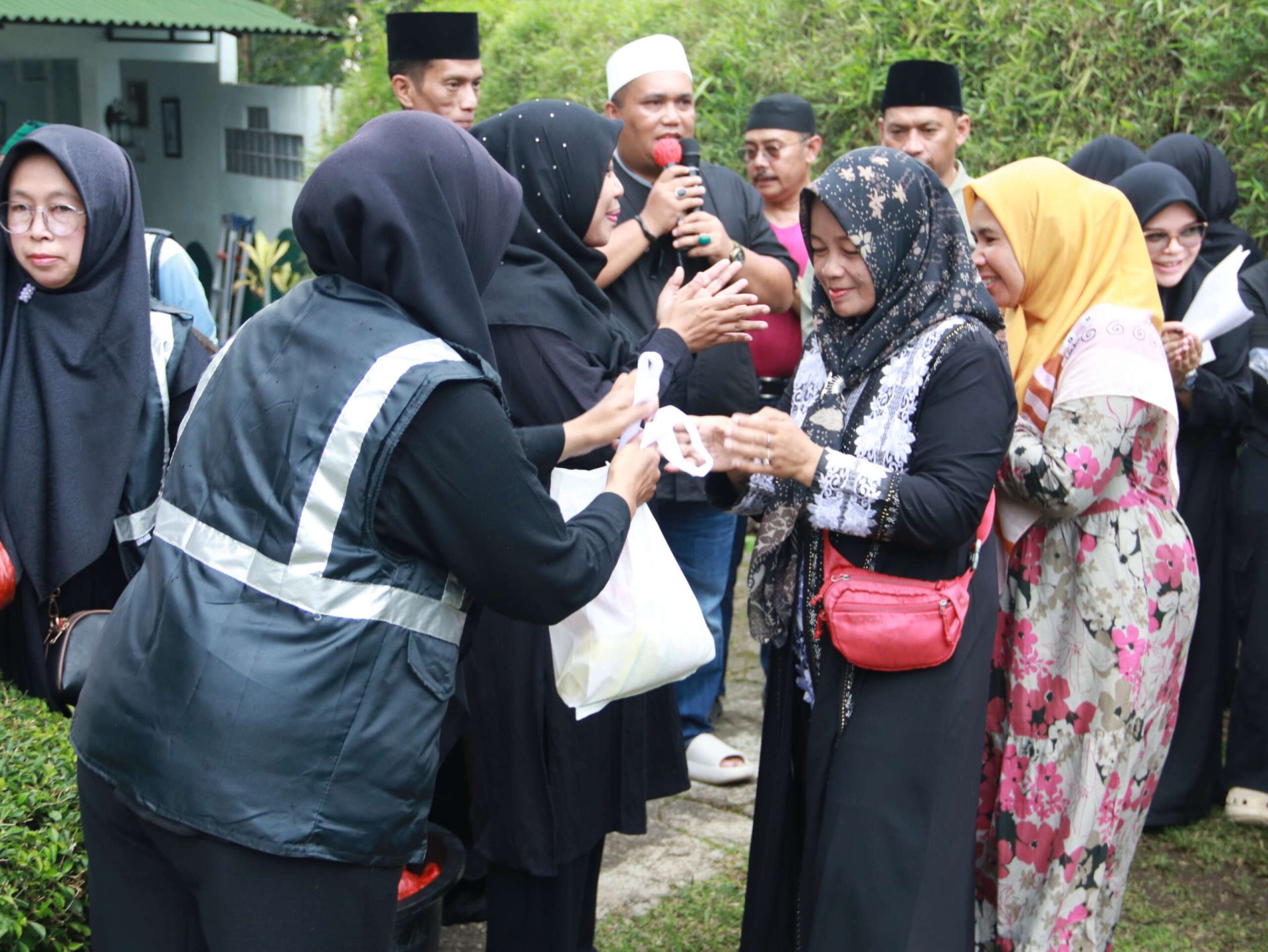 Bantuan Sosial Idul Qurban (BASIQ) ALC